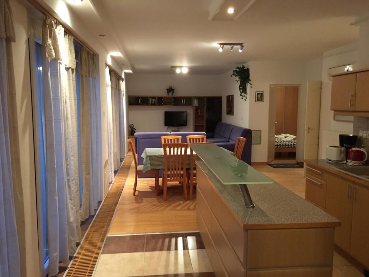 Mary Apartmanhaz Heviz Exterior photo